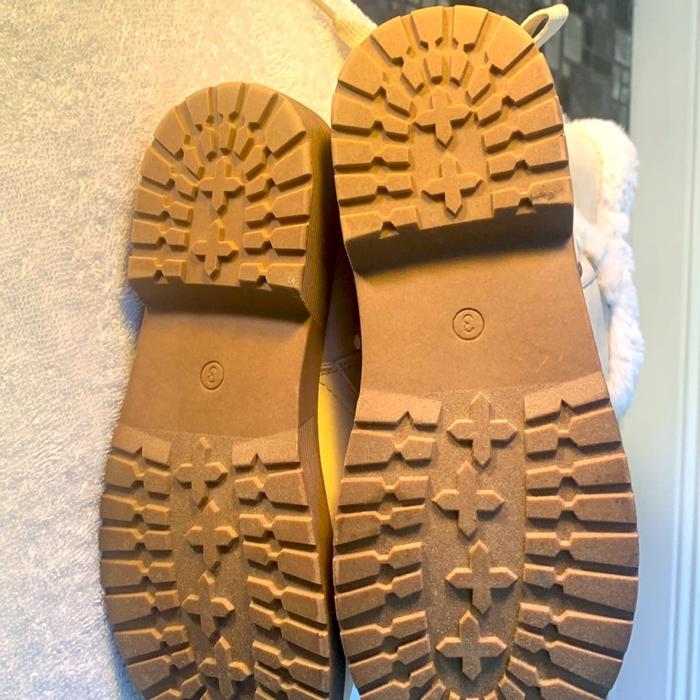 Boots - Picture 4 of 4